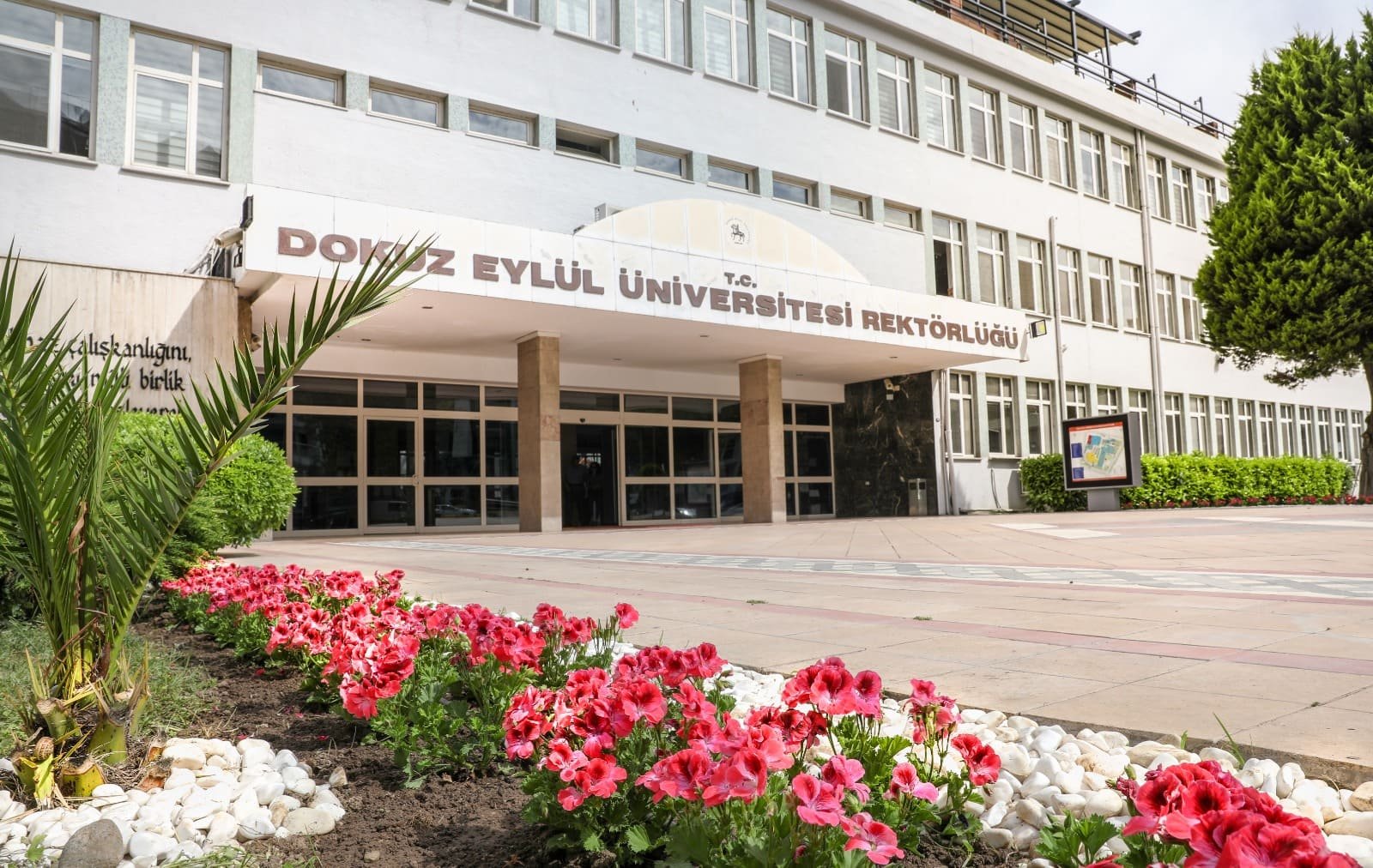 T.C. İzmir Dokuz Eylül Üniversitesi